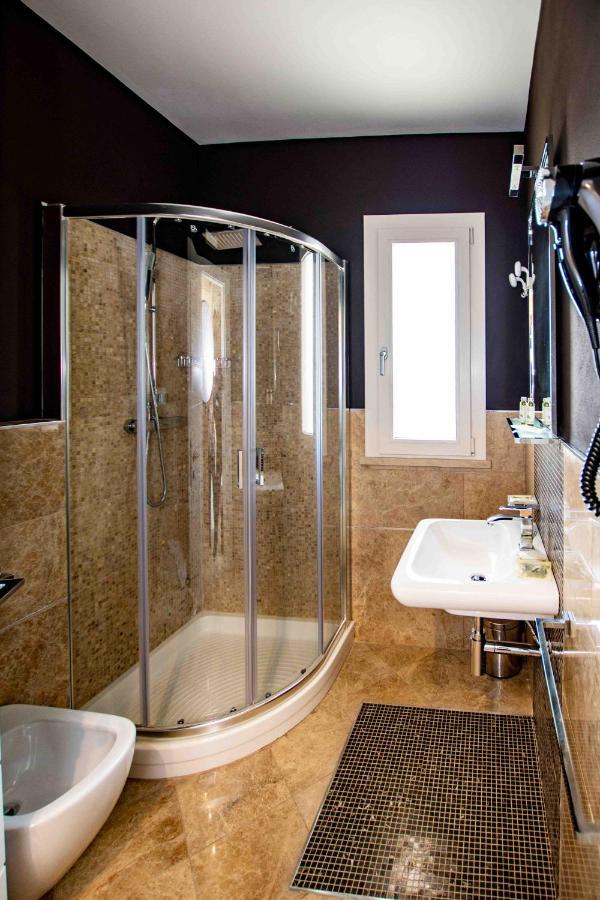 Hotel Boutique Carolina Marina di Castagneto Carducci Kültér fotó